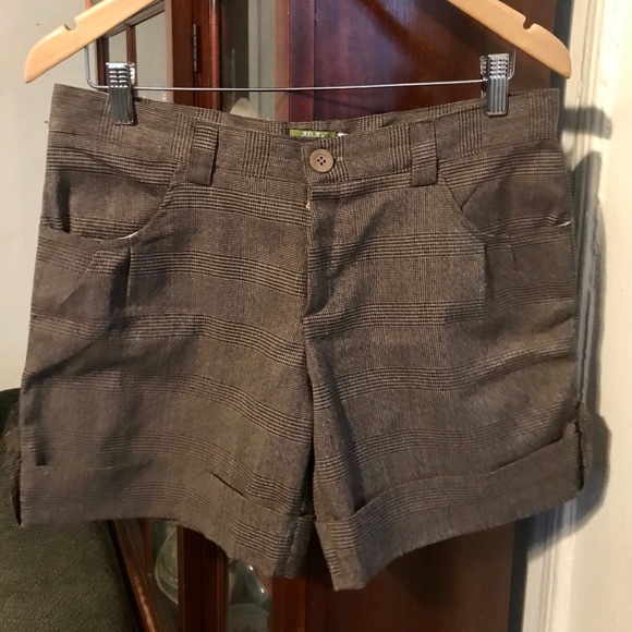 Dressy shorts! Never worn. - Picture 1 of 3